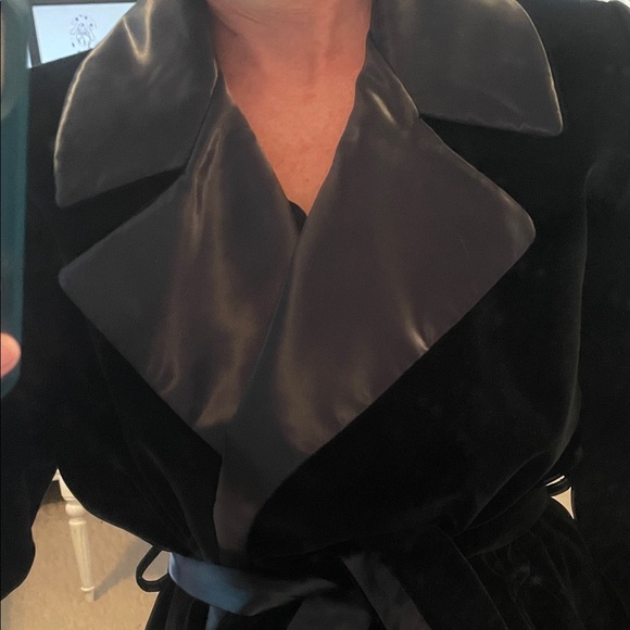 Drizzle Bergdorf Goodman Vintage Black Velvet Women's Coat - Picture 6 of 8